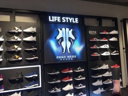 昌都江漢路某鞋店-室內Q2.5
